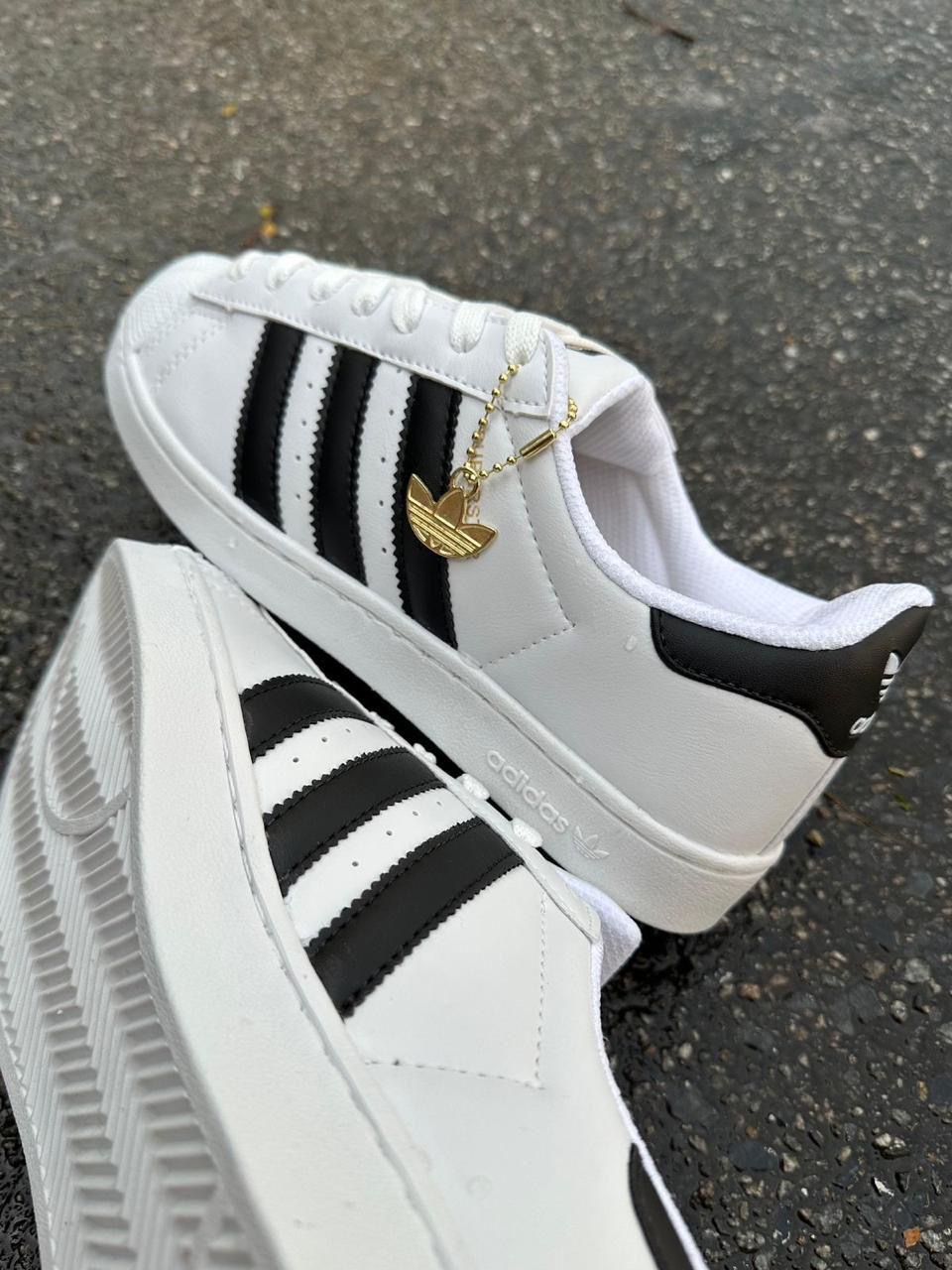 Tênis adidas super star