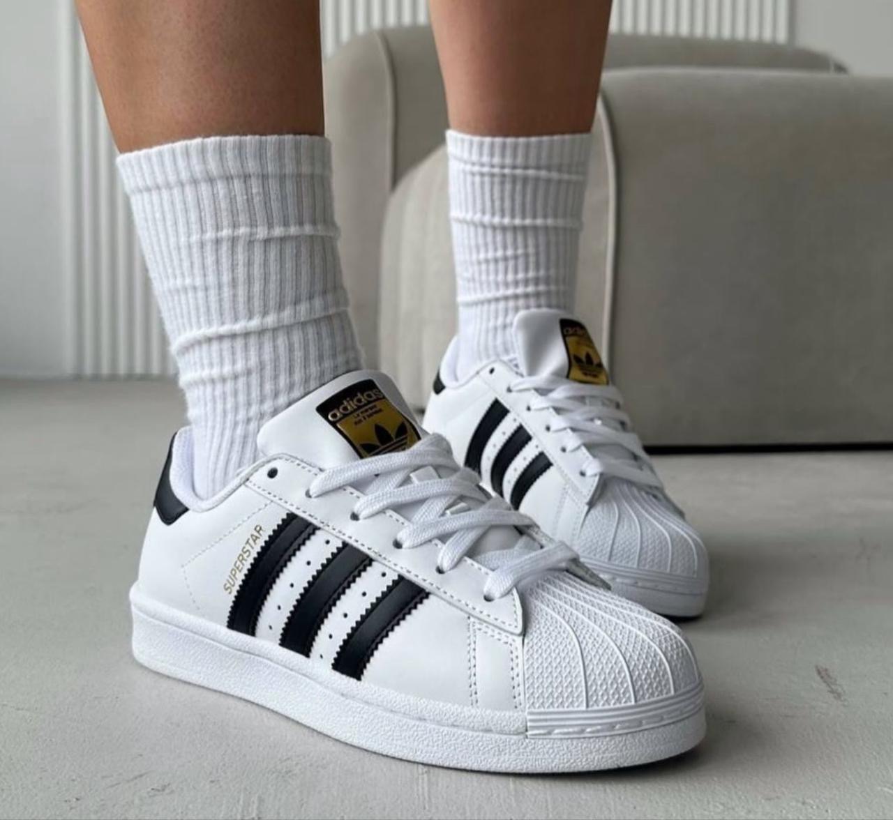 Tênis adidas super star