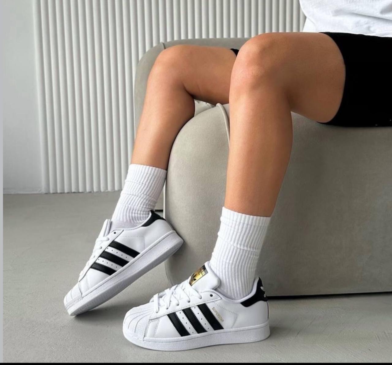Tênis adidas super star